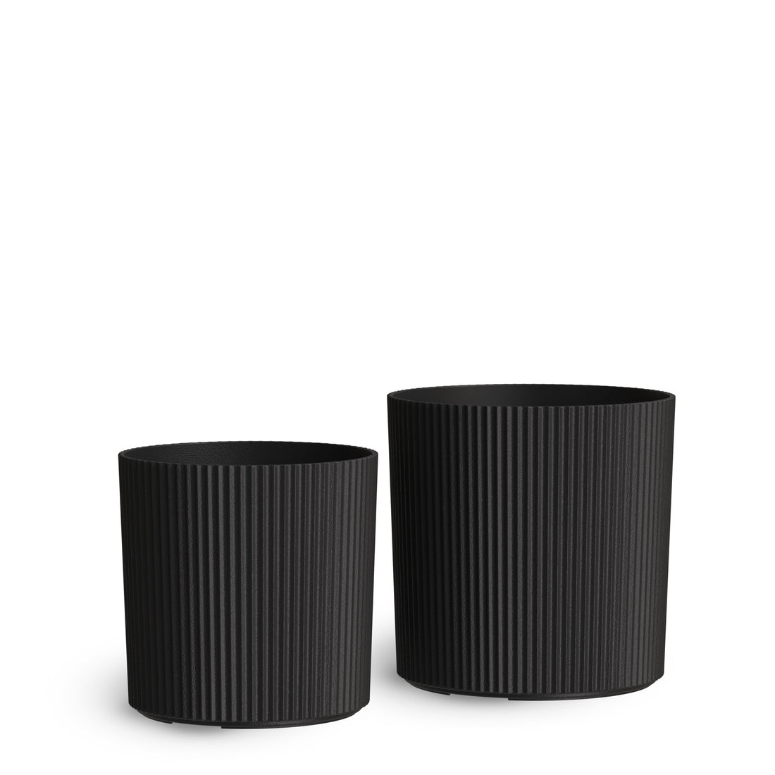 Mayne Serene Round Ribbed Planter with Drainage Hole Black 12in/14in