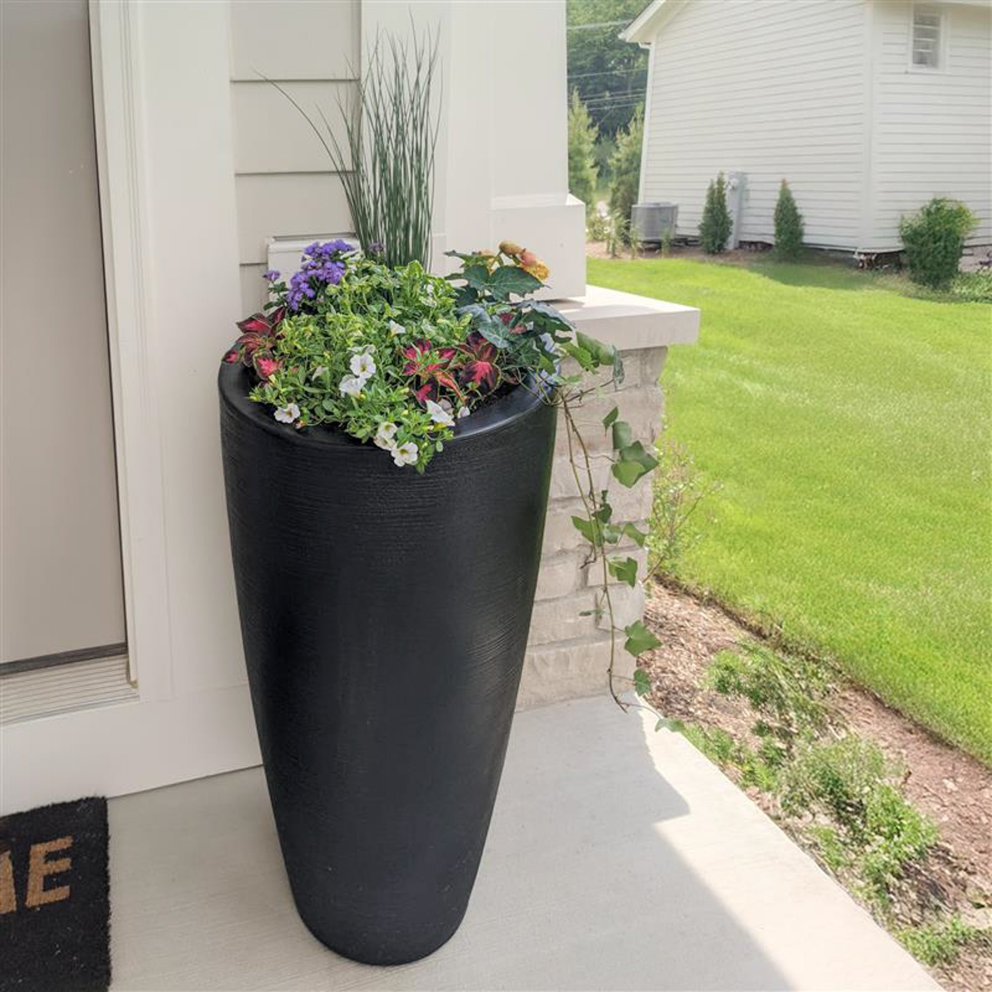 Mayne Modesto 32in Tall Planter (Black &amp; White)