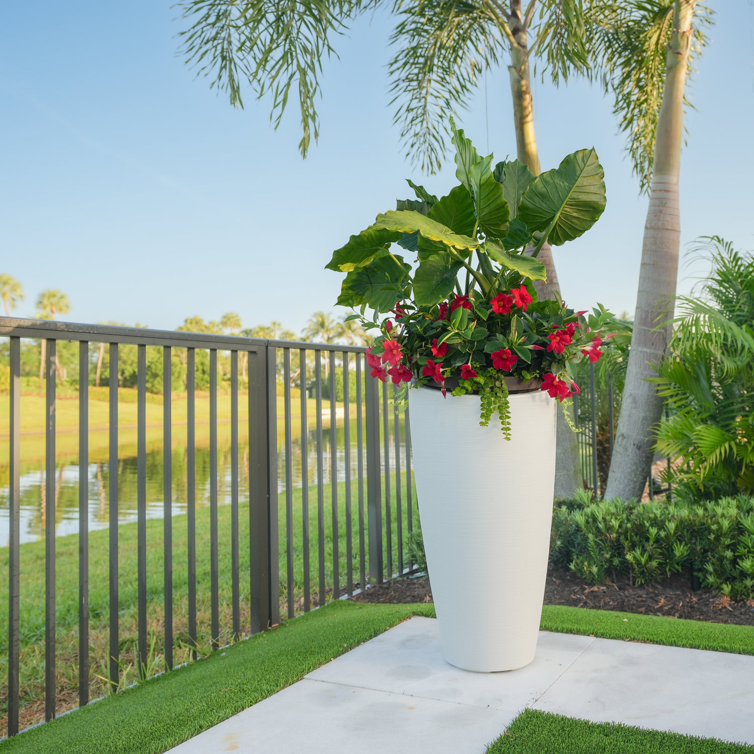 Mayne Modesto 32in Tall Planter (Black &amp; White)